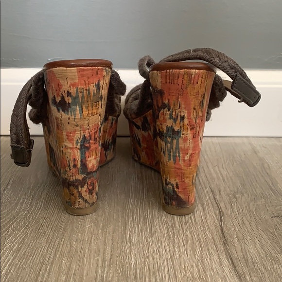 Aztec Wedges - Picture 4 of 5